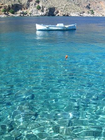 Лодка на побережье Крита