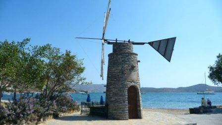 Старинная мельница на острове Крите