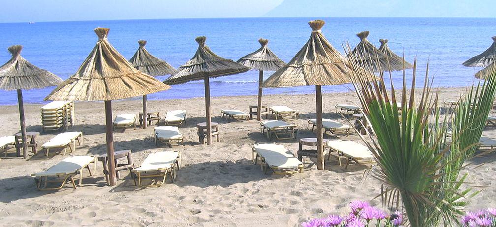 Пляж при отельном комплексе для продажи на западе Крита